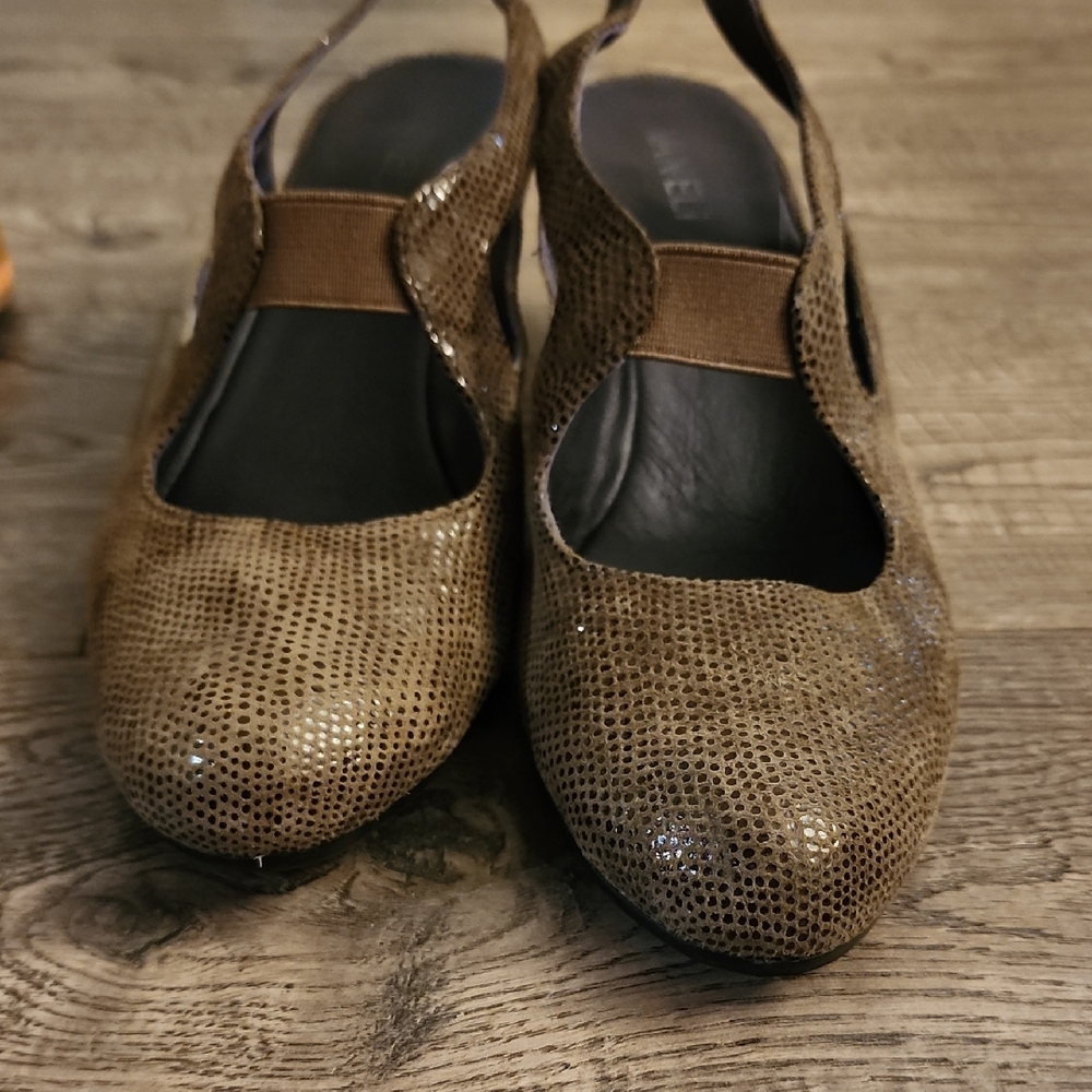 Vaneli Brown Heels Elegant Design‎ - Picture 7 of 9